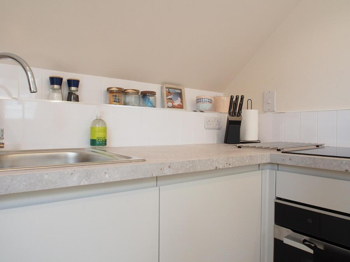 Bright & Airy Mezzanine Loft In - Flat 4, Elgin House Apartment