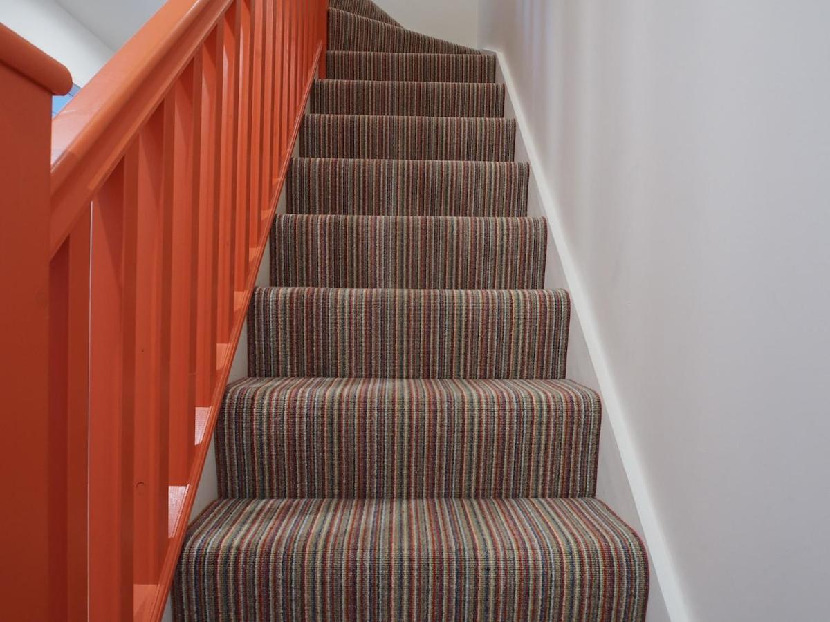 Bright & Airy Mezzanine Loft In - Flat 4, Elgin House Apartment *