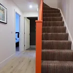 Bright & Airy Mezzanine Loft In Edinburgh - Flat 4, Elgin House Apartments