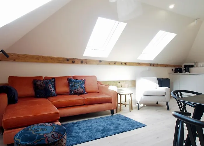 Bright & Airy Mezzanine Loft In Edinburgh - Flat 4, Elgin House Apartments