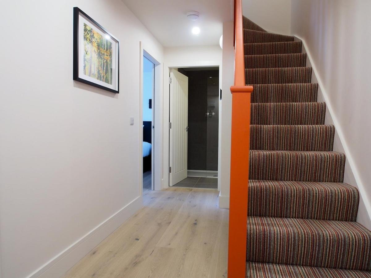 Apartment Bright & Airy Mezzanine Loft In - Flat 4, Elgin House