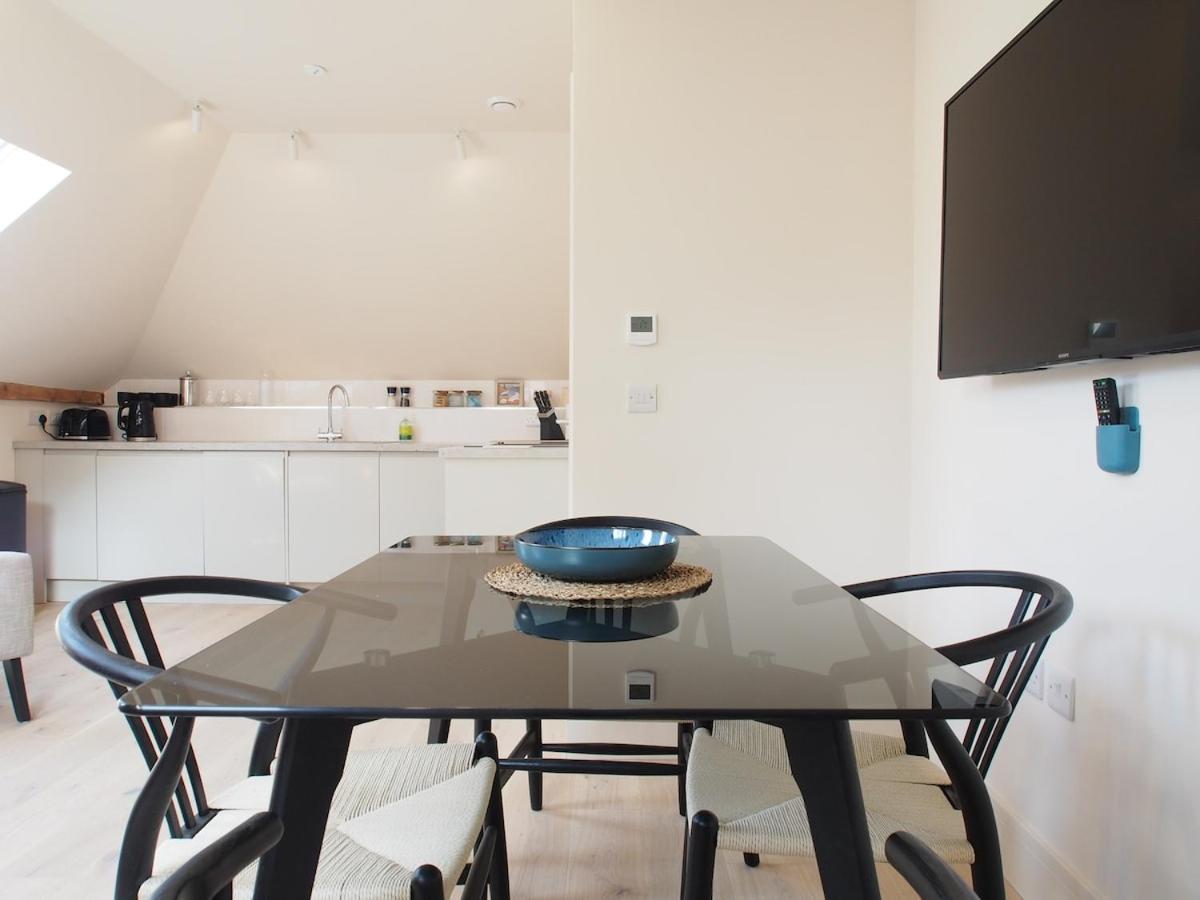 Apartment Bright & Airy Mezzanine Loft In - Flat 4, Elgin House *