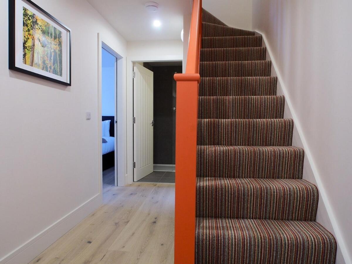 Bright & Airy Mezzanine Loft In - Flat 4, Elgin House Apartment