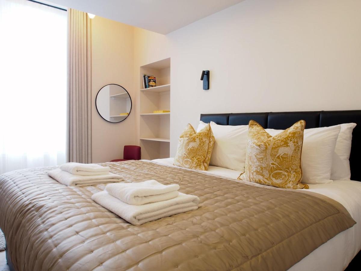 Bright & Airy Mezzanine Loft In - Flat 4, Elgin House Apartment *