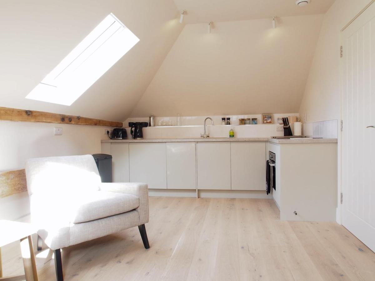 Bright & Airy Mezzanine Loft In - Flat 4, Elgin House *
