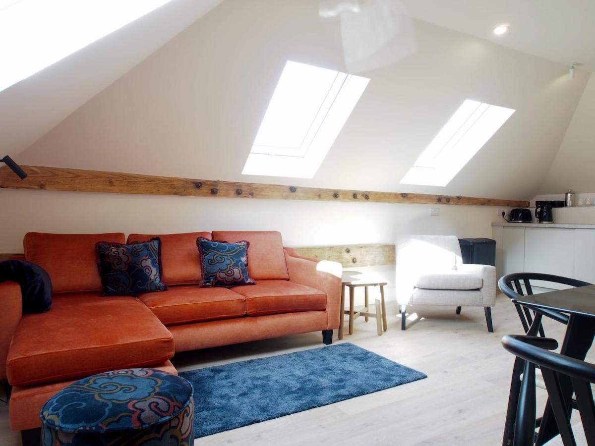 Bright & Airy Mezzanine Loft In - Flat 4, Elgin House Apartment *